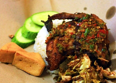 Mencicipi Ayam Kremes Kalasan di Bandung
