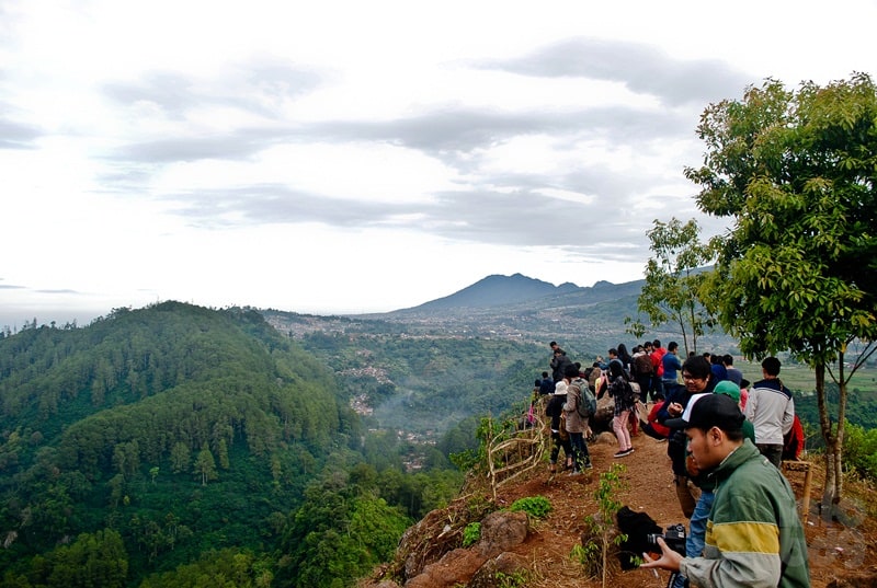 “Tebing Karaton” tempat menarik di Bandung