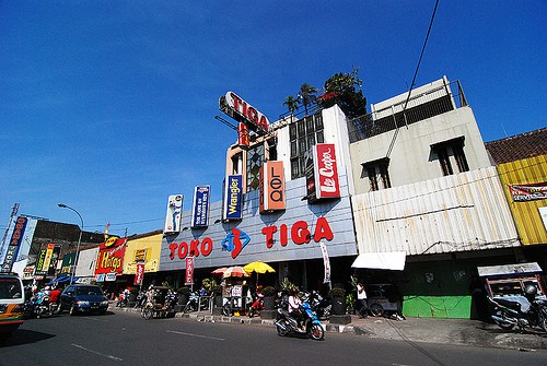 Toko Tiga Bandung