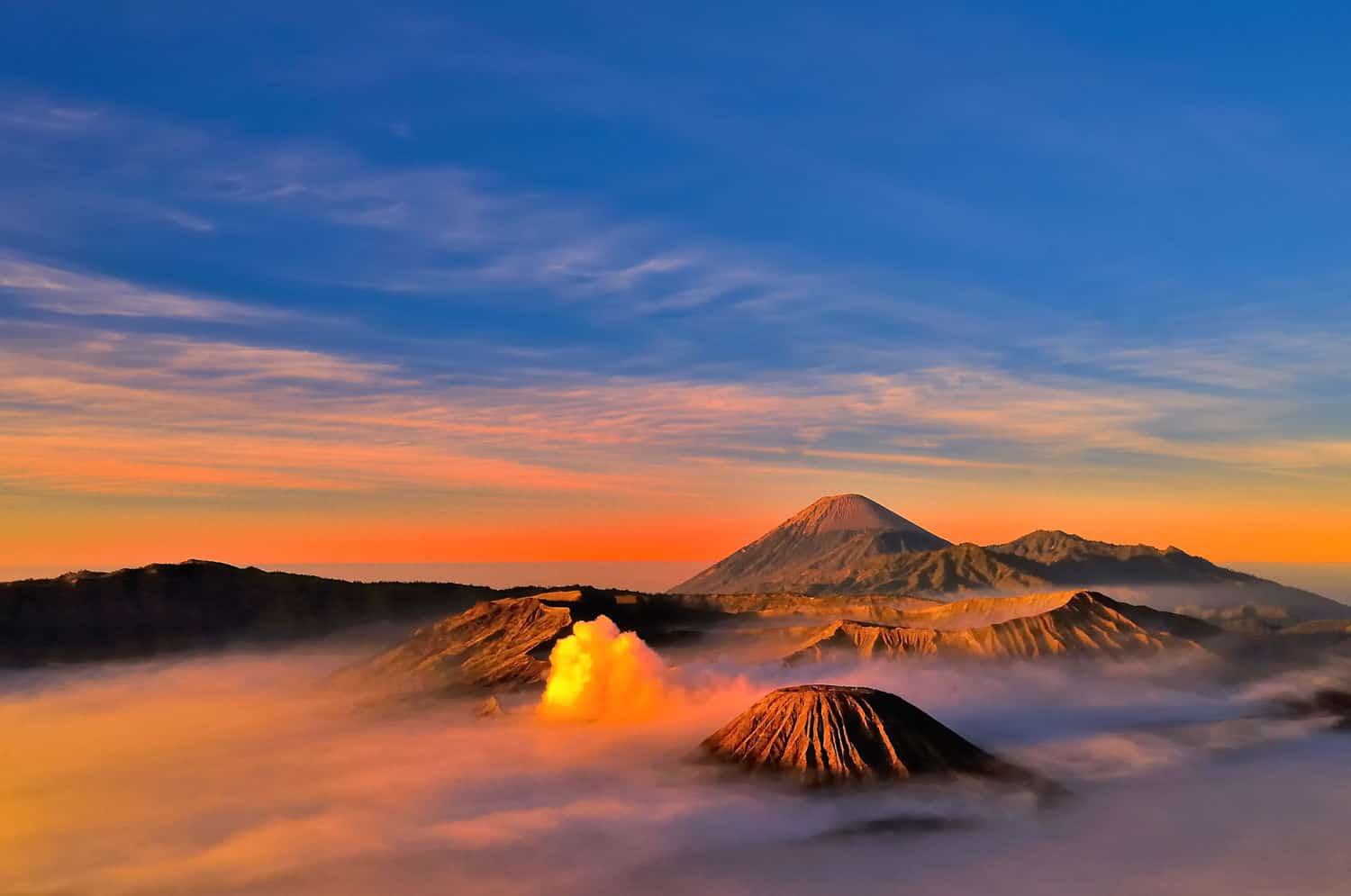 Pemandangan Sunrise Gunung Bromo