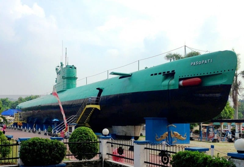 monumen kapal selam